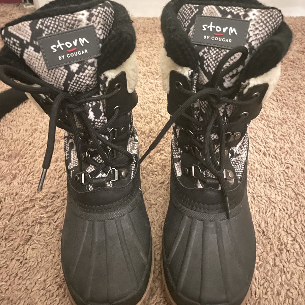 Storm By Cougar Snakeskin Snow Boots size 6